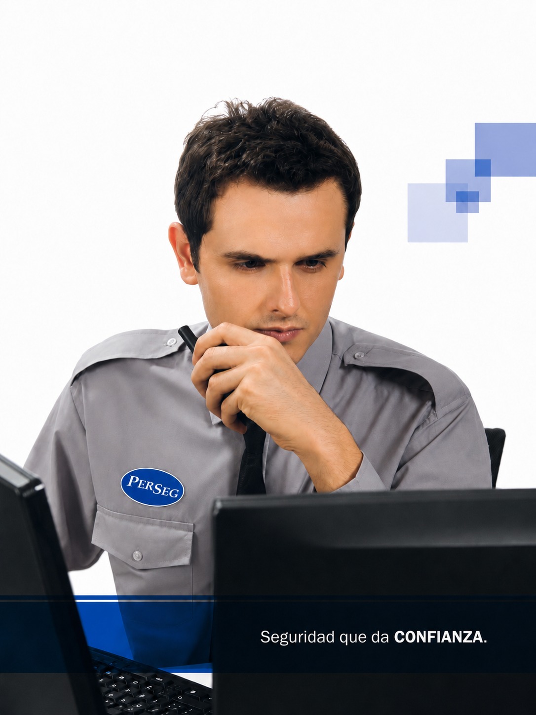 Personal capacitado de Perfecta Seguridad monitoreando desde Centro de Control
